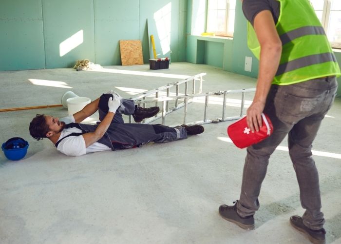 A construction worker fell of a ladder and is holding his left knee due to pain